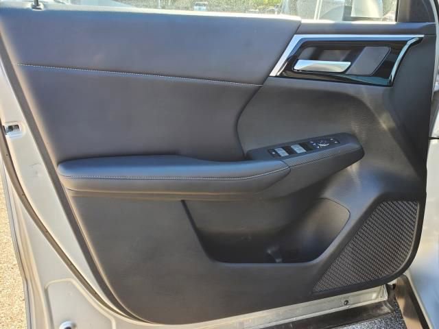 Used 2023 Mitsubishi Outlander SE image 20