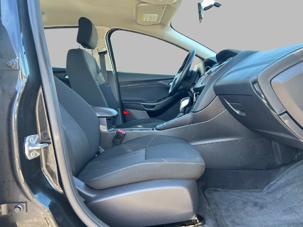 Used 2015 Ford Focus SE w/ SE Sport Package FWD image 18