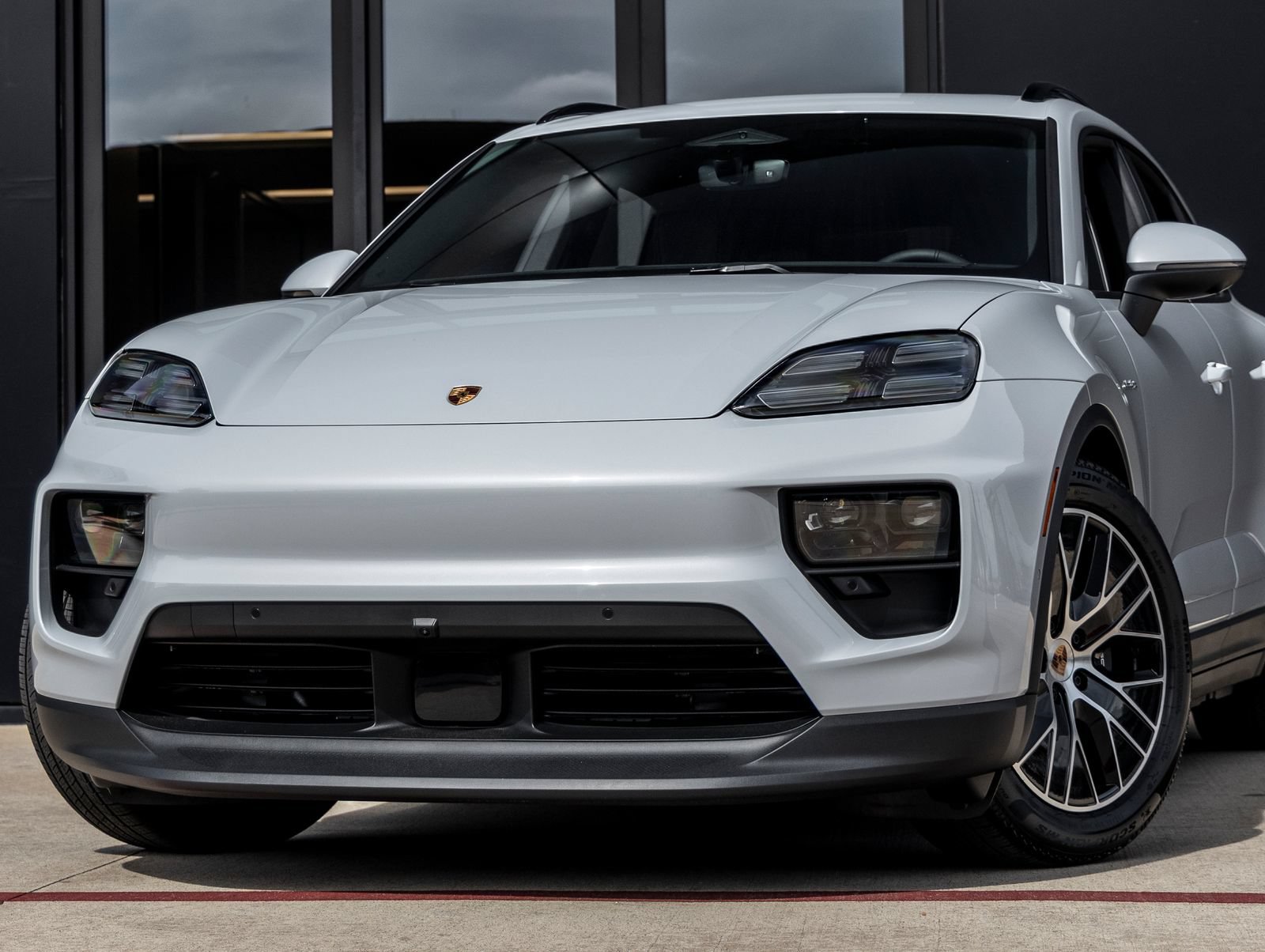 Certified 2026 Porsche Macan 4 Electric AWD/4WD image 7