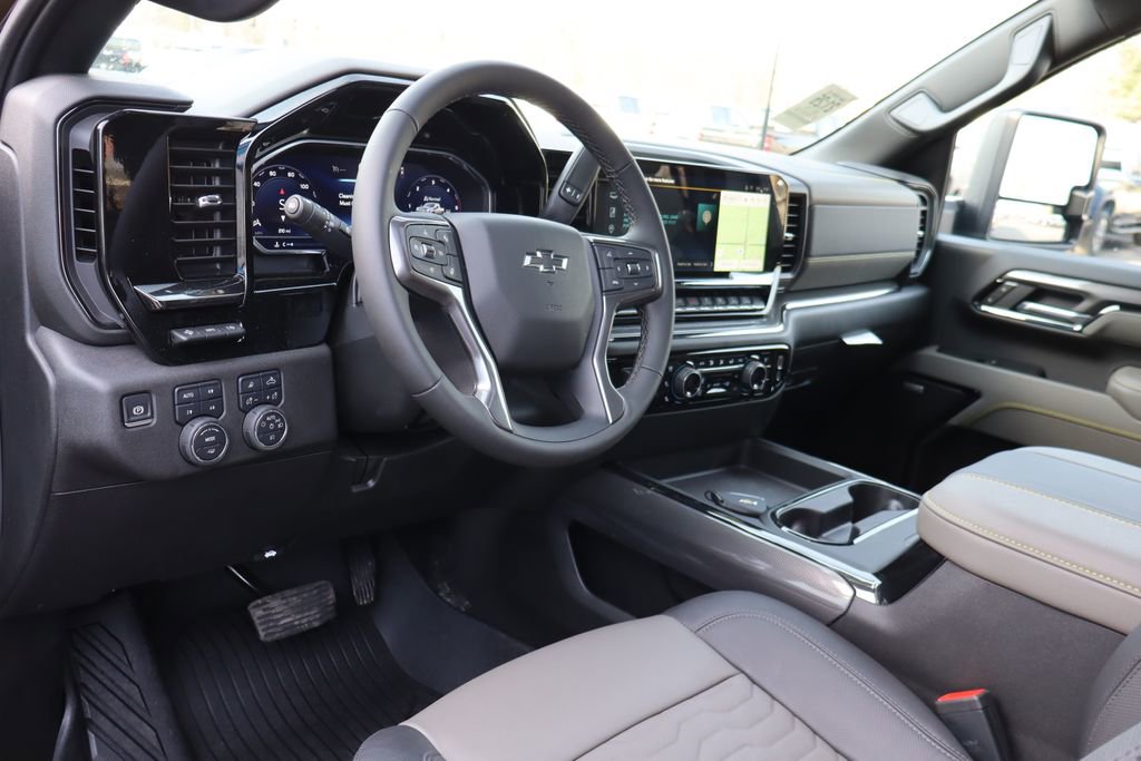 Used 2025 Chevrolet Silverado 2500 ZR2 w/ Technology Package image 5