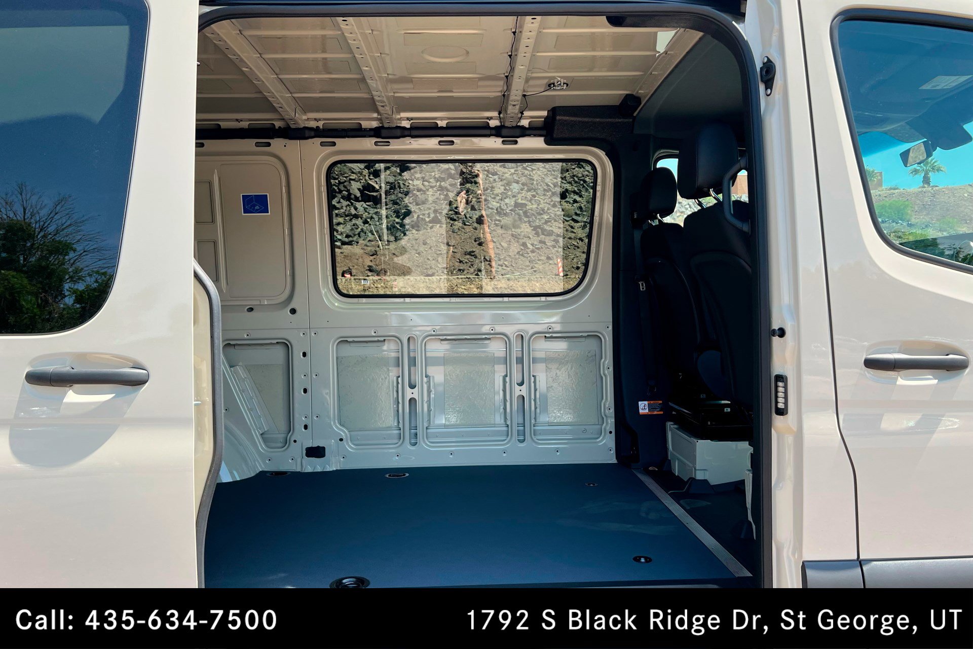 Used 2025 Mercedes-Benz Sprinter 2500 image 18