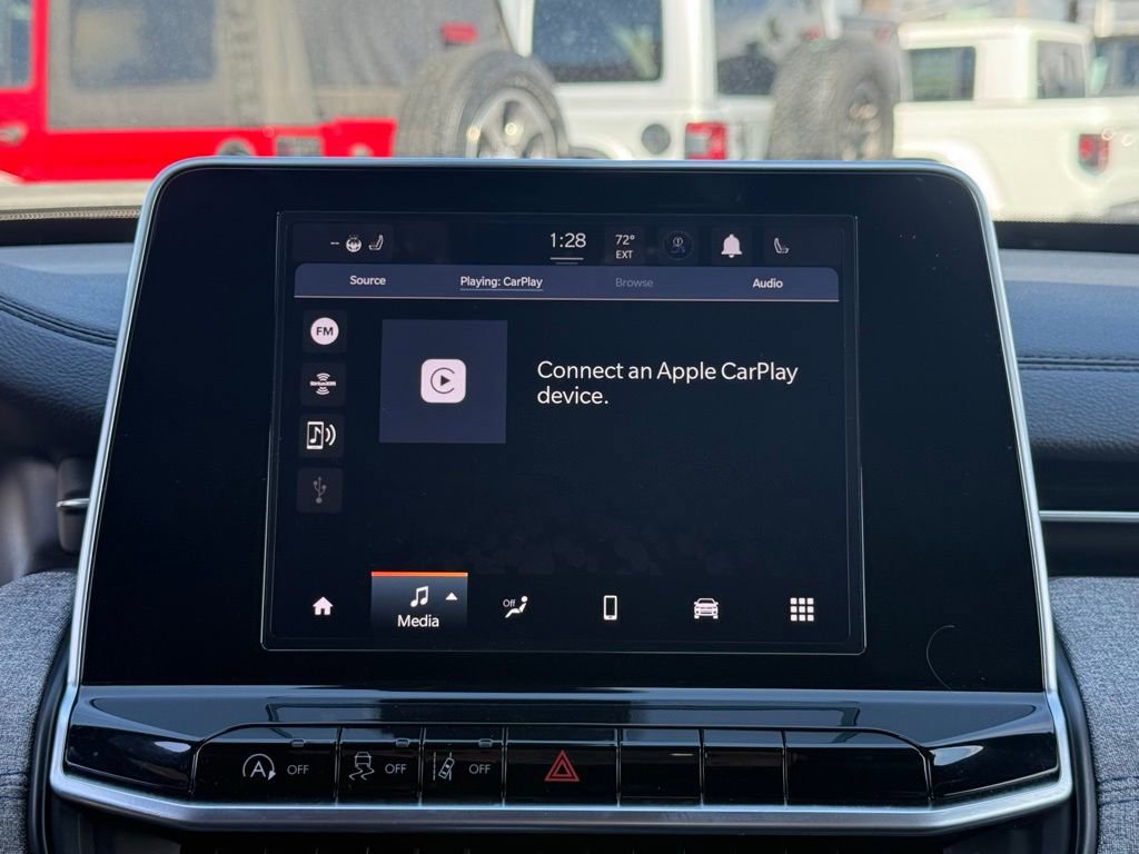 Used 2025 Jeep Compass Latitude image 32