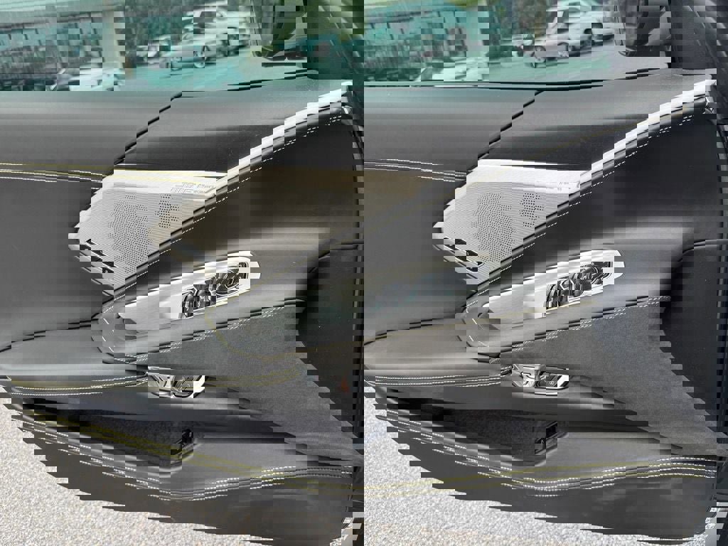 Used 2022 Chevrolet Corvette Stingray Premium Conv w/ Z51 Performance Package image 16