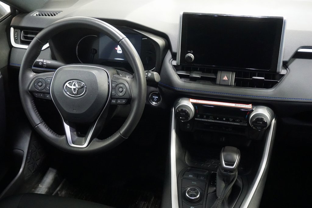 Used 2025 Toyota RAV4 SE image 25