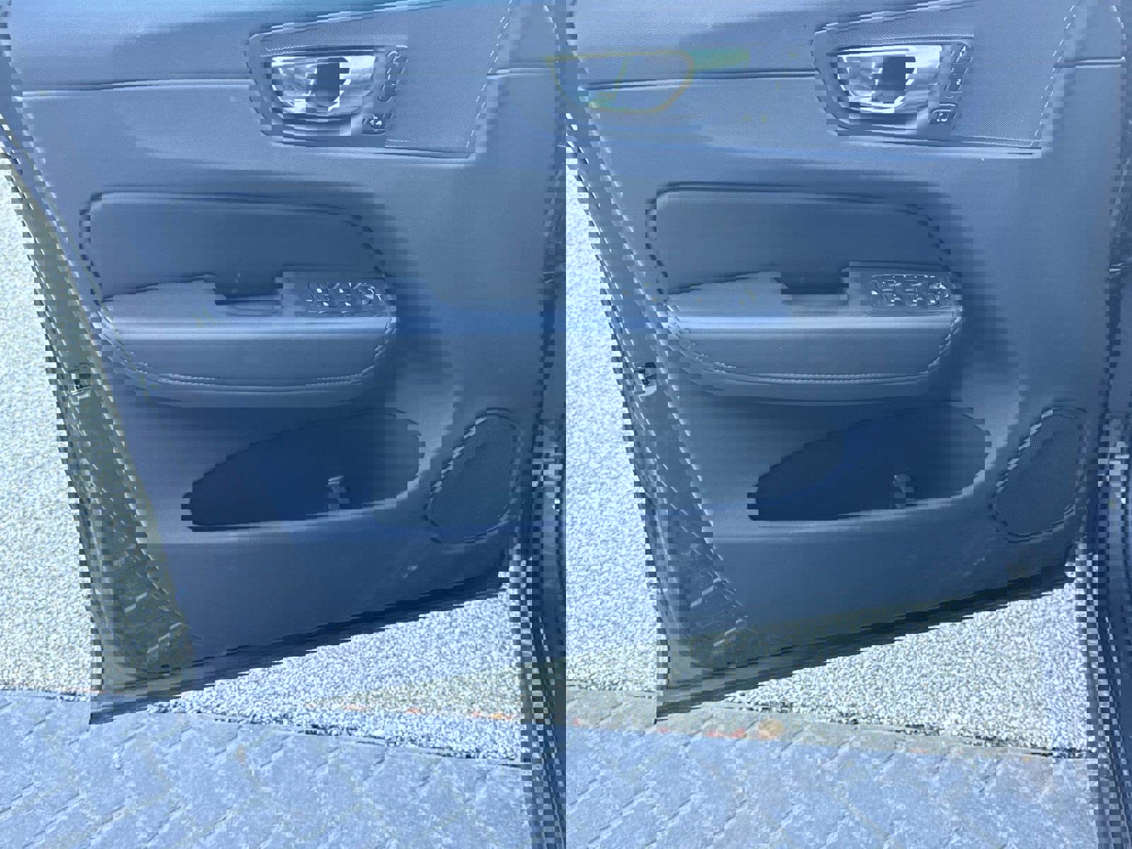 New 2025 Volvo XC60 B5 Core w/ Climate Package image 25