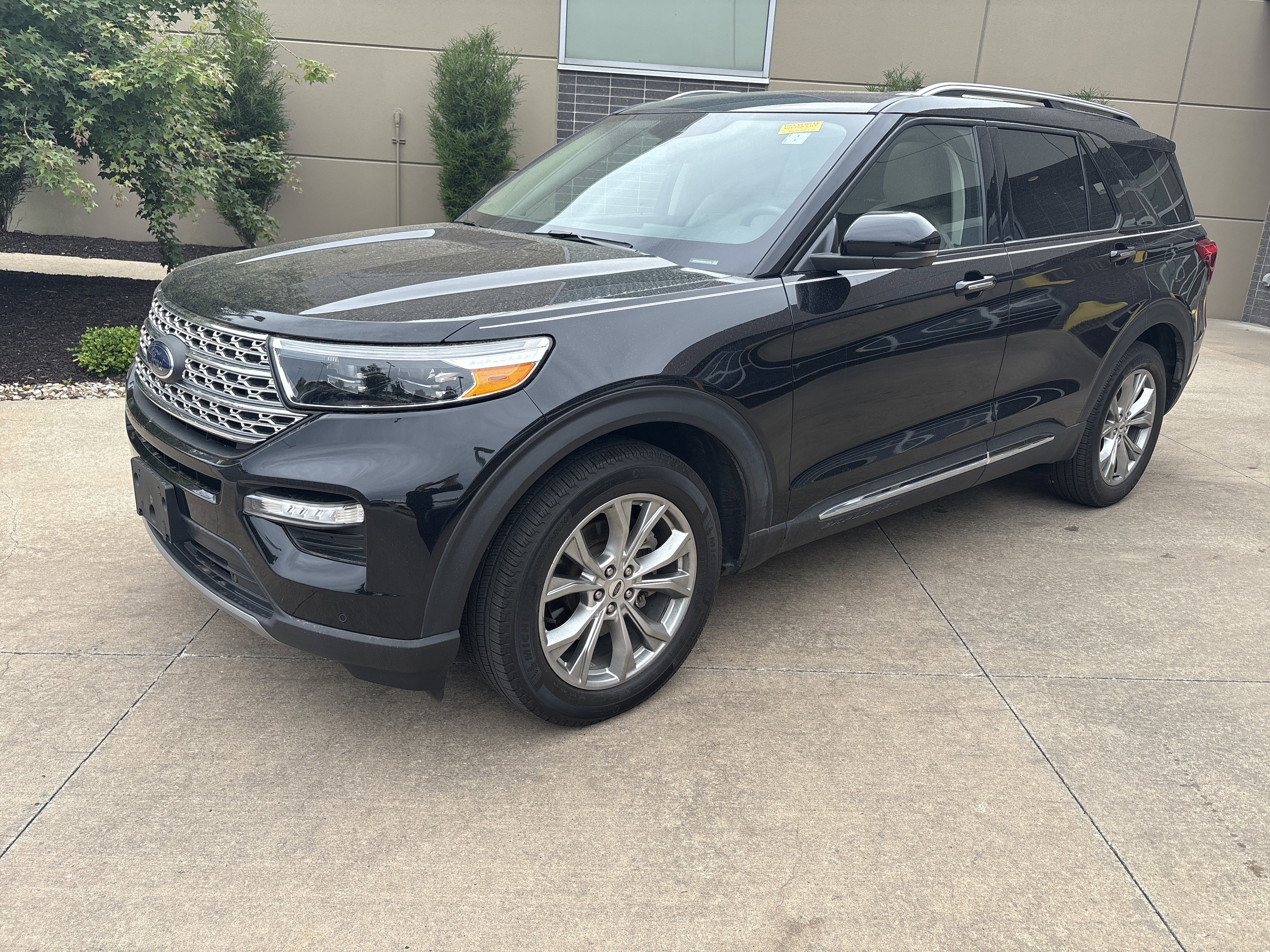 Used 2021 Ford Explorer Limited w/ Equipment Group 301A AWD/4WD image 5