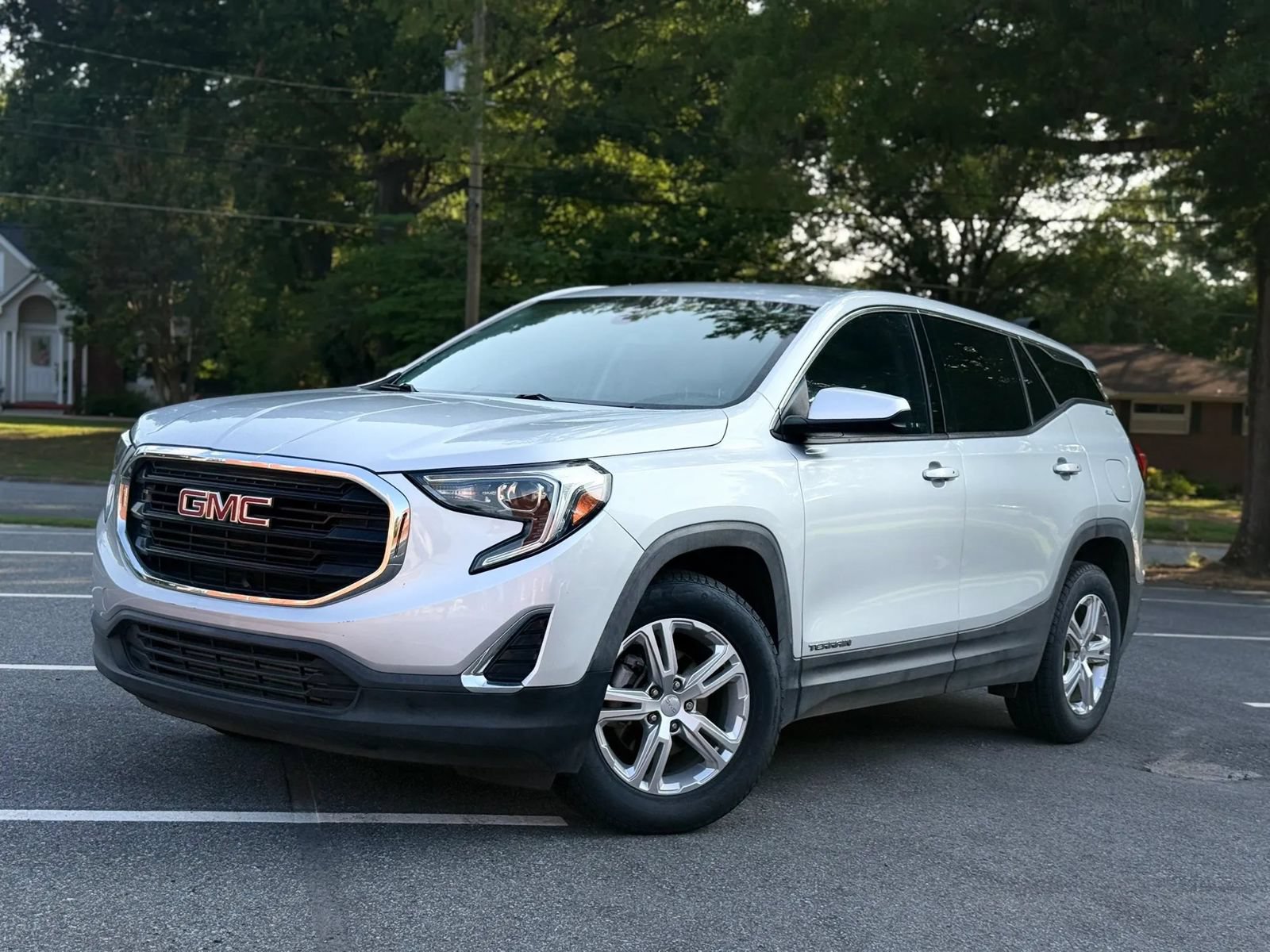 Used 2020 GMC Terrain SLE w/ LPO, Floor Liner Package FWD image 2