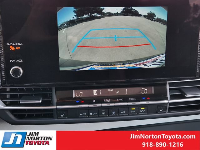 Used 2026 Toyota Sienna XLE FWD image 18