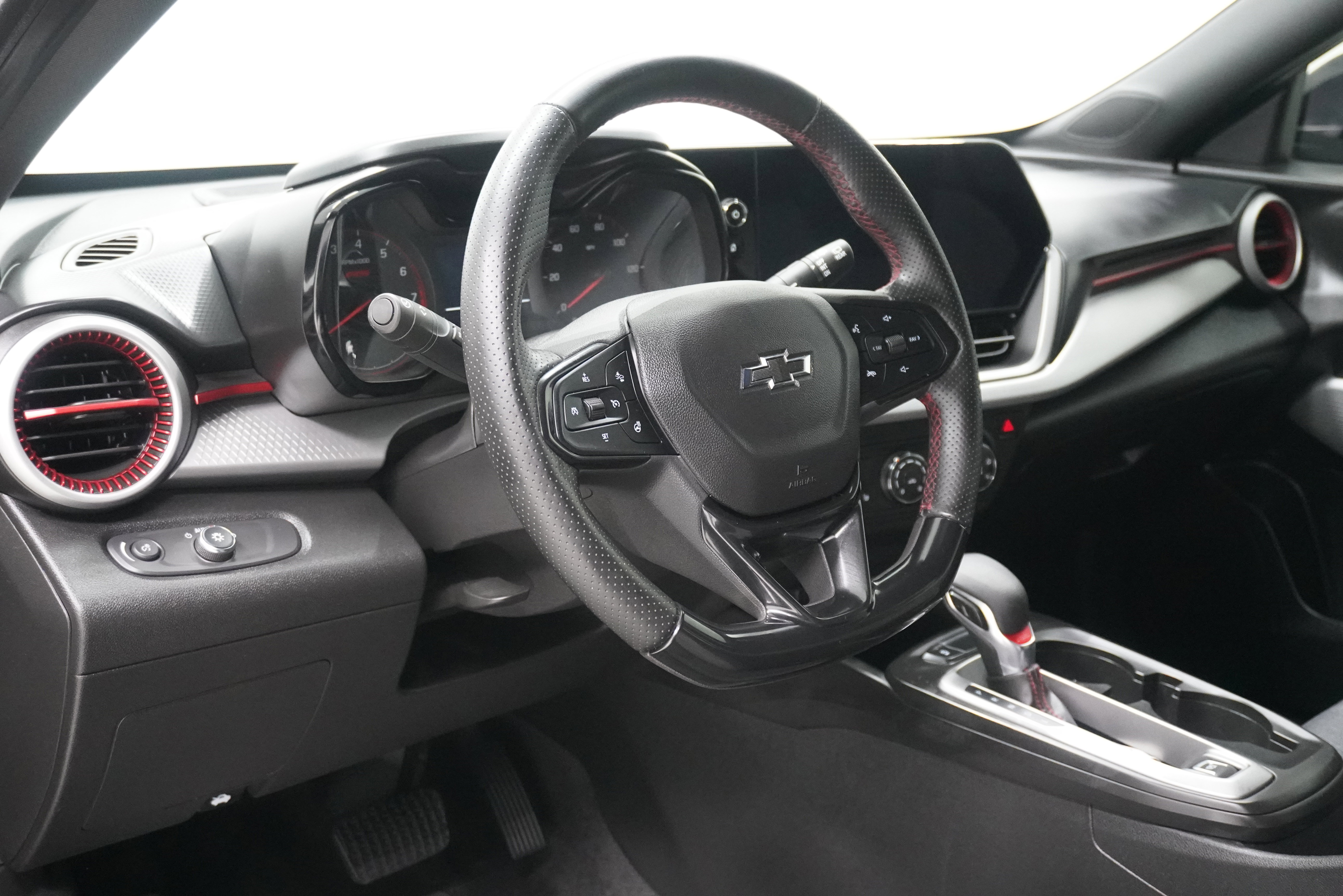 Used 2024 Chevrolet Trax RS w/ Driver Confidence Package FWD image 10