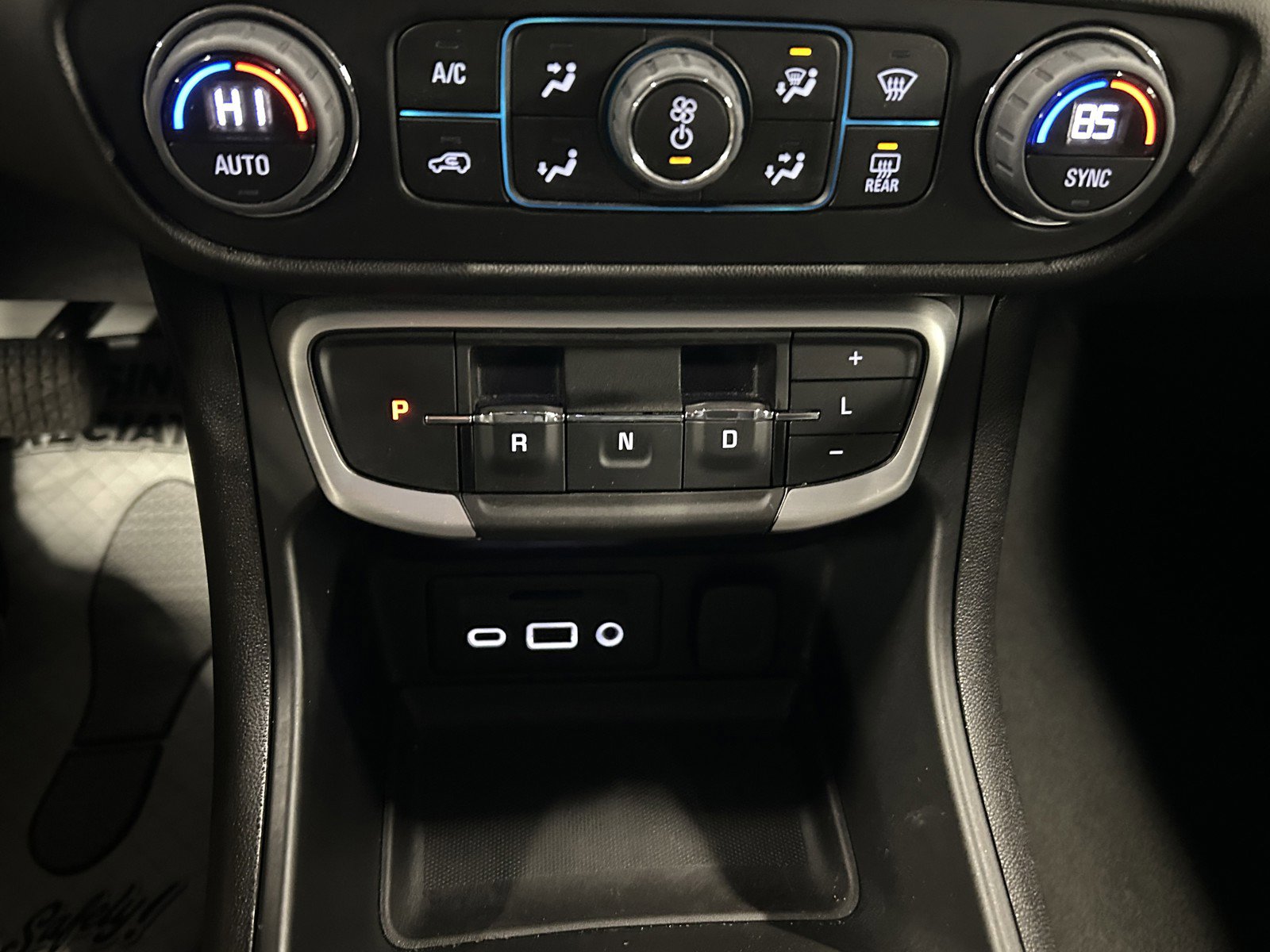 Used 2023 GMC Terrain SLT image 30