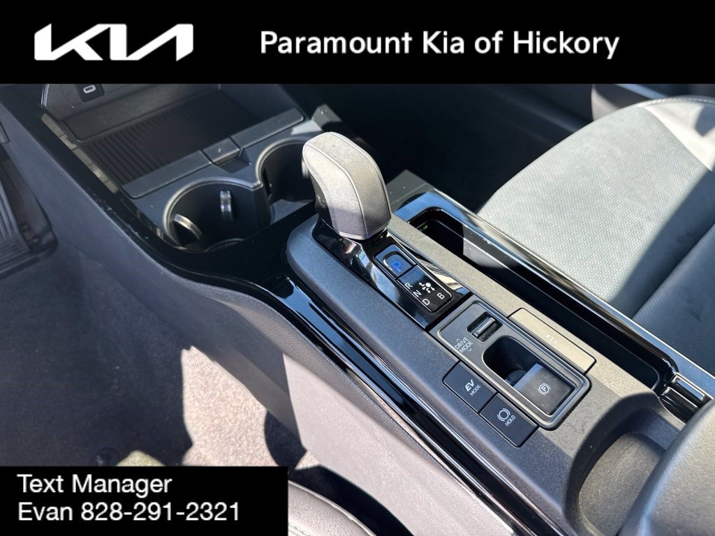 Used 2025 Toyota Prius XLE FWD image 21