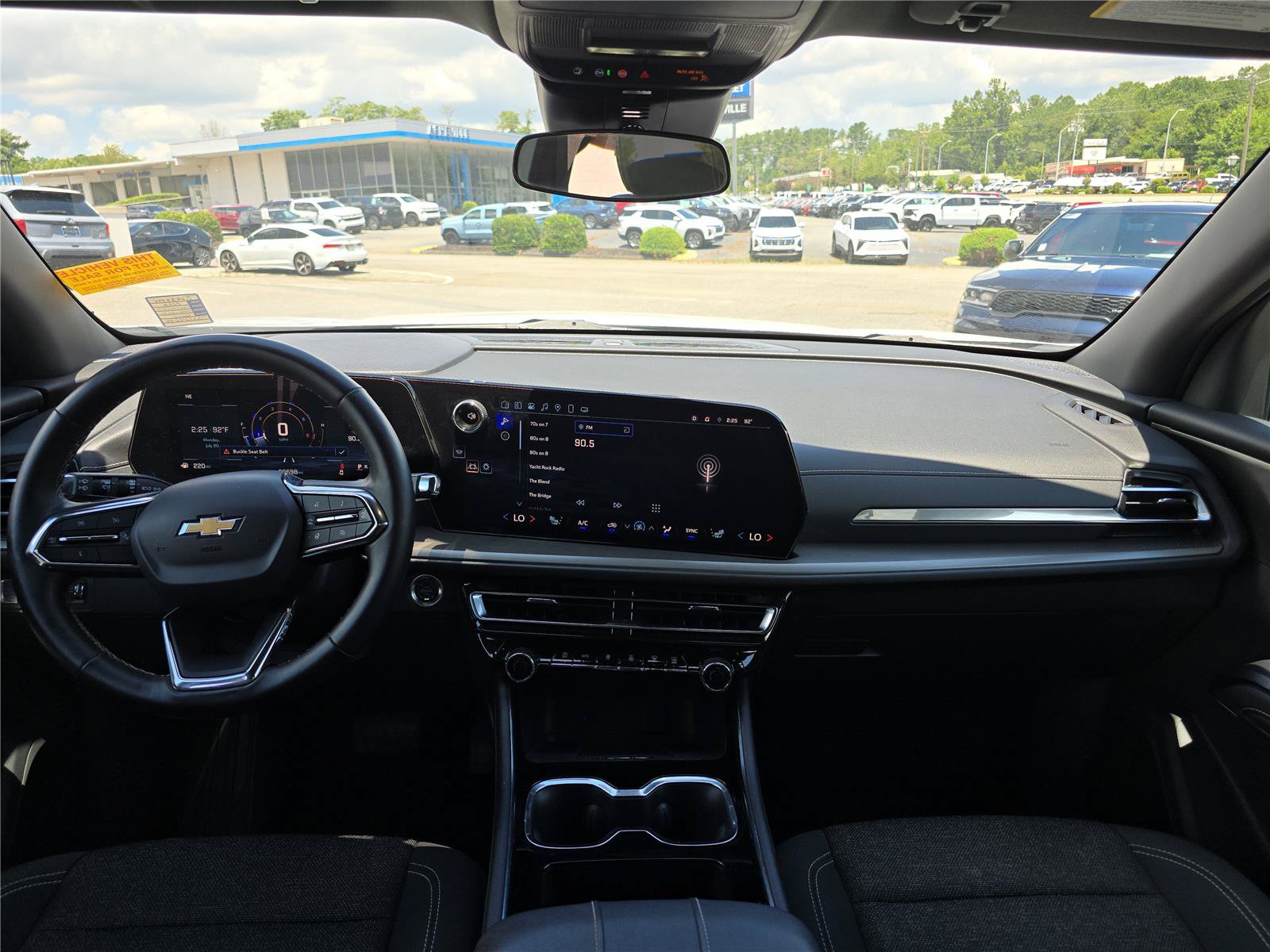 Used 2025 Chevrolet Traverse LT FWD image 17