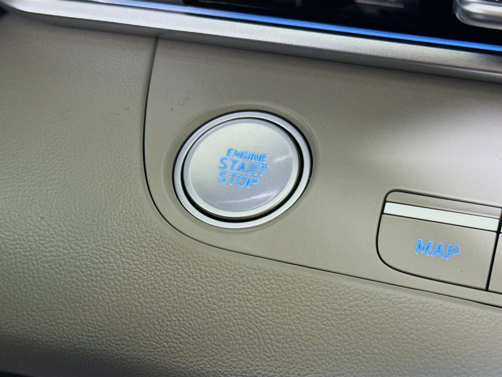 Used 2025 Hyundai Elantra Limited image 21