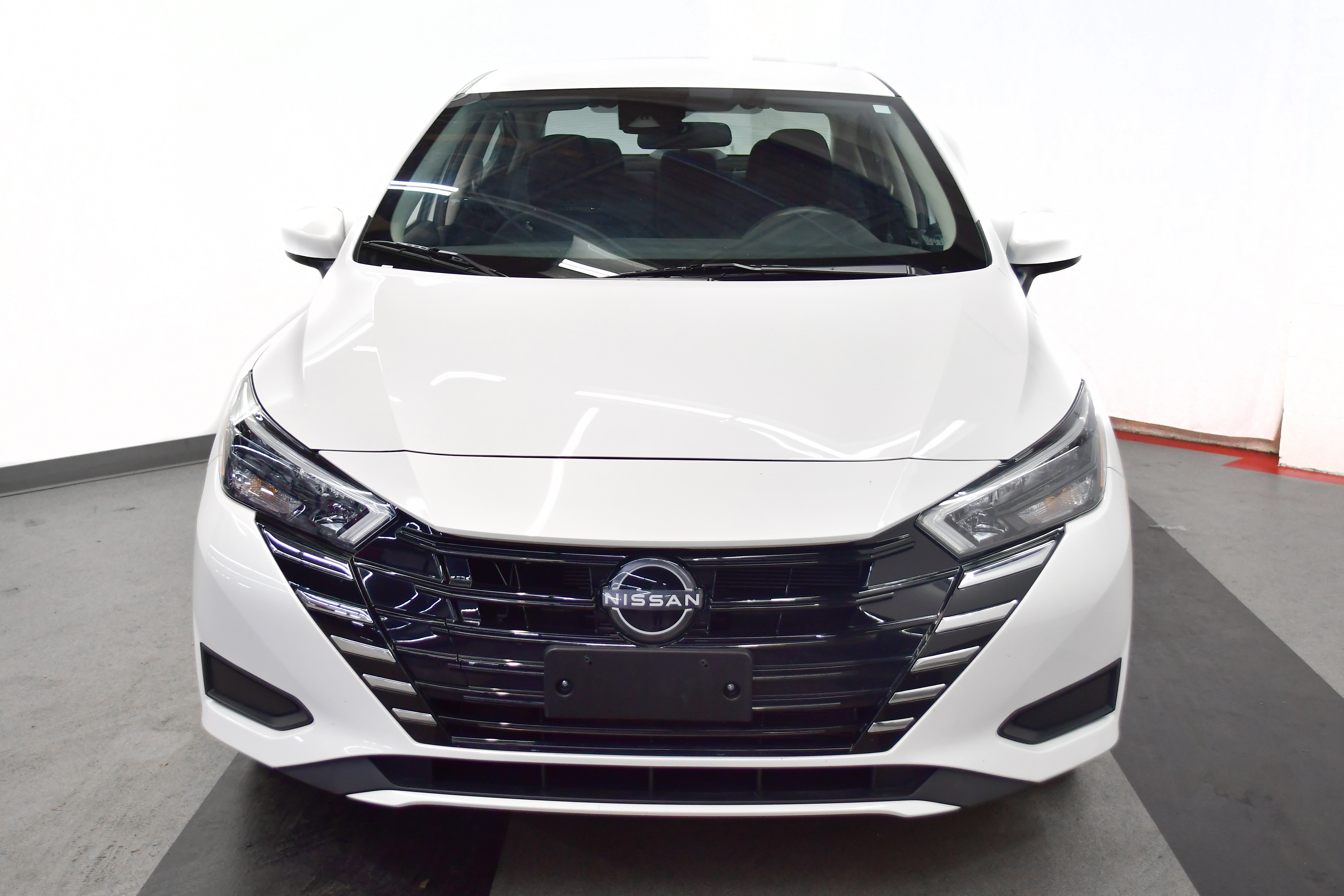 Used 2025 Nissan Versa SV image 3