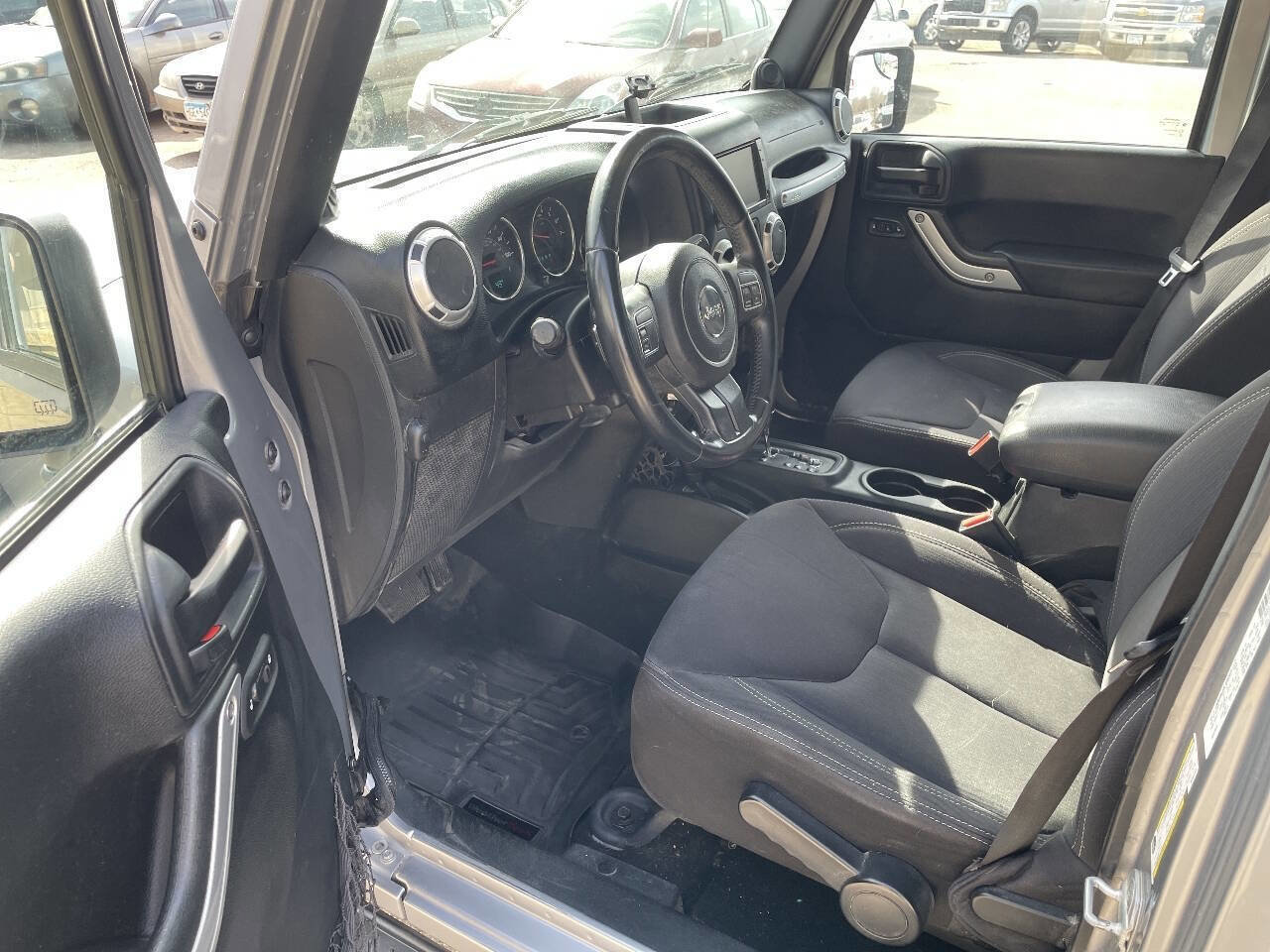 Used 2013 Jeep Wrangler Unlimited Sahara image 11