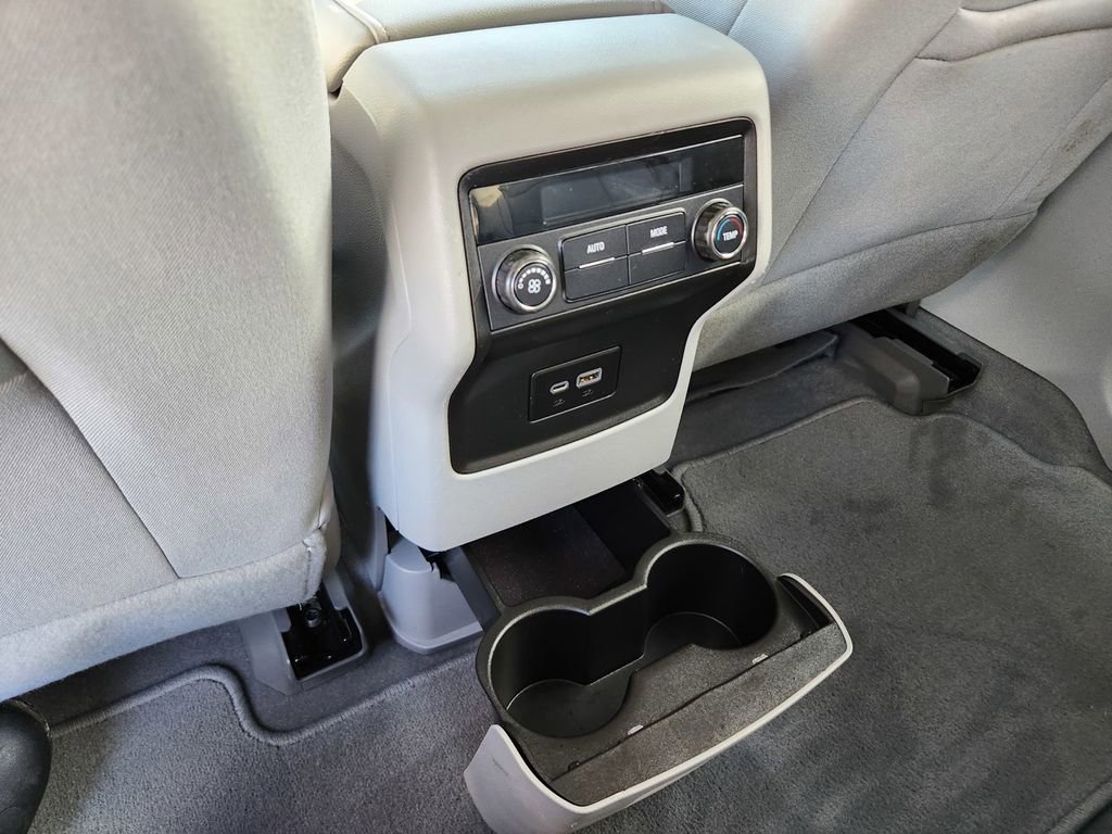 Used 2022 GMC Acadia SLE FWD image 29