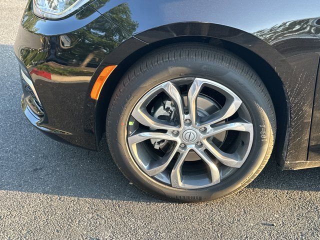 New 2026 Chrysler Pacifica Pinnacle image 11