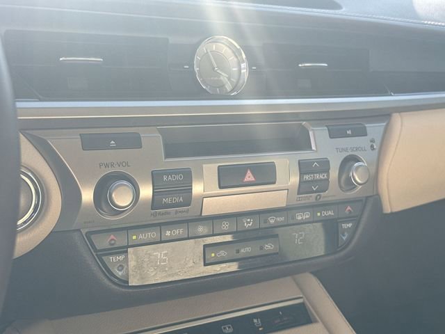 Used 2018 Lexus ES 350 w/ Luxury Package w/Wood Trim image 18