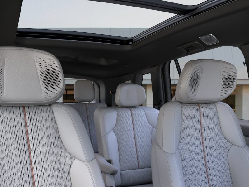 New 2027 Cadillac Vistiq Luxury w/ LPO, Floor Liner Package AWD/4WD image 24