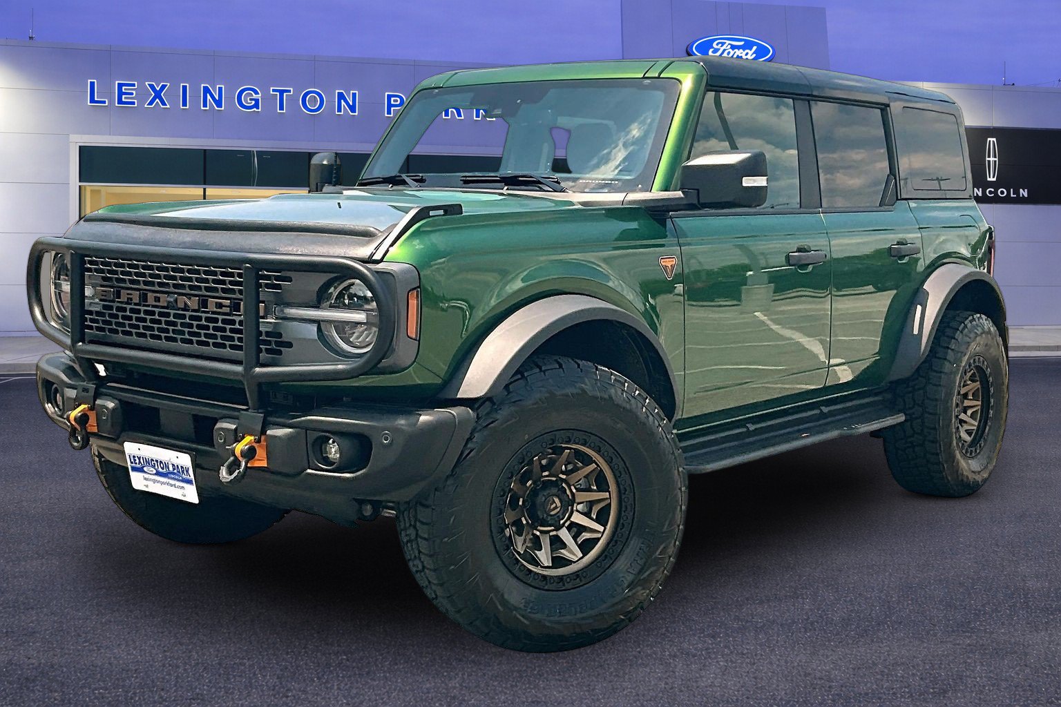 Used 2025 Ford Bronco Badlands AWD/4WD image 3