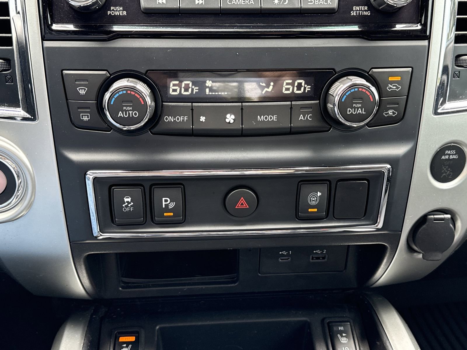 Used 2020 Nissan Titan SV w/ SV Convenience Package image 25