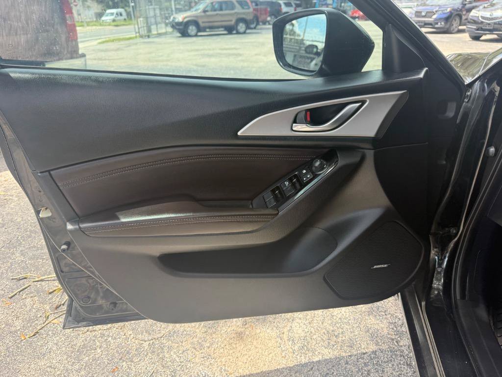 Used 2018 MAZDA MAZDA3 Touring FWD image 26