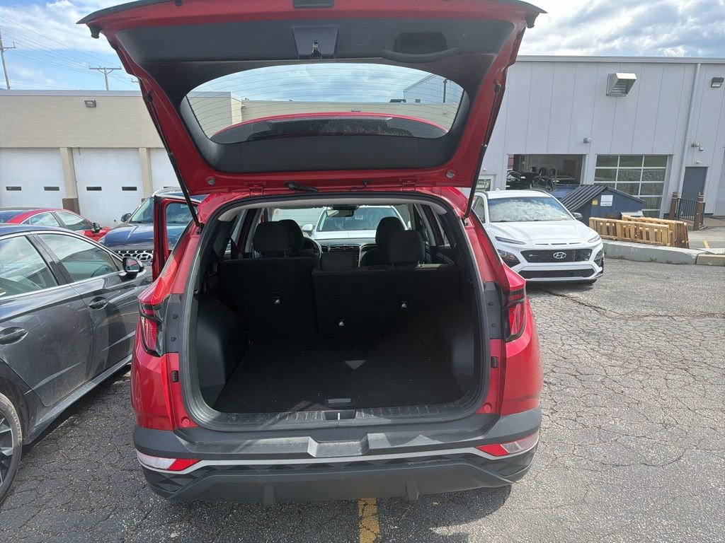 Used 2022 Hyundai Tucson SE image 3