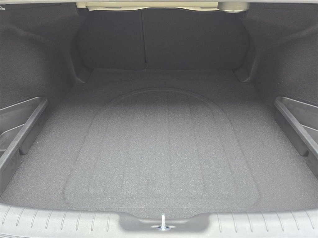 Used 2025 Hyundai Elantra Limited image 24