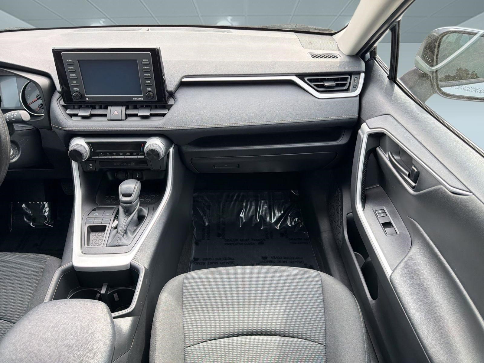 Used 2022 Toyota RAV4 LE image 25