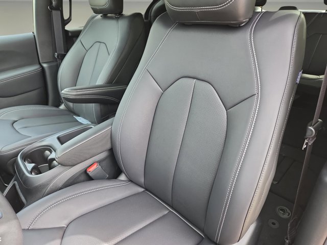 New 2026 Chrysler Voyager LX image 16