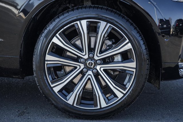 Used 2023 Volvo XC60 B6 Ultimate w/ Protection Package Premier image 17