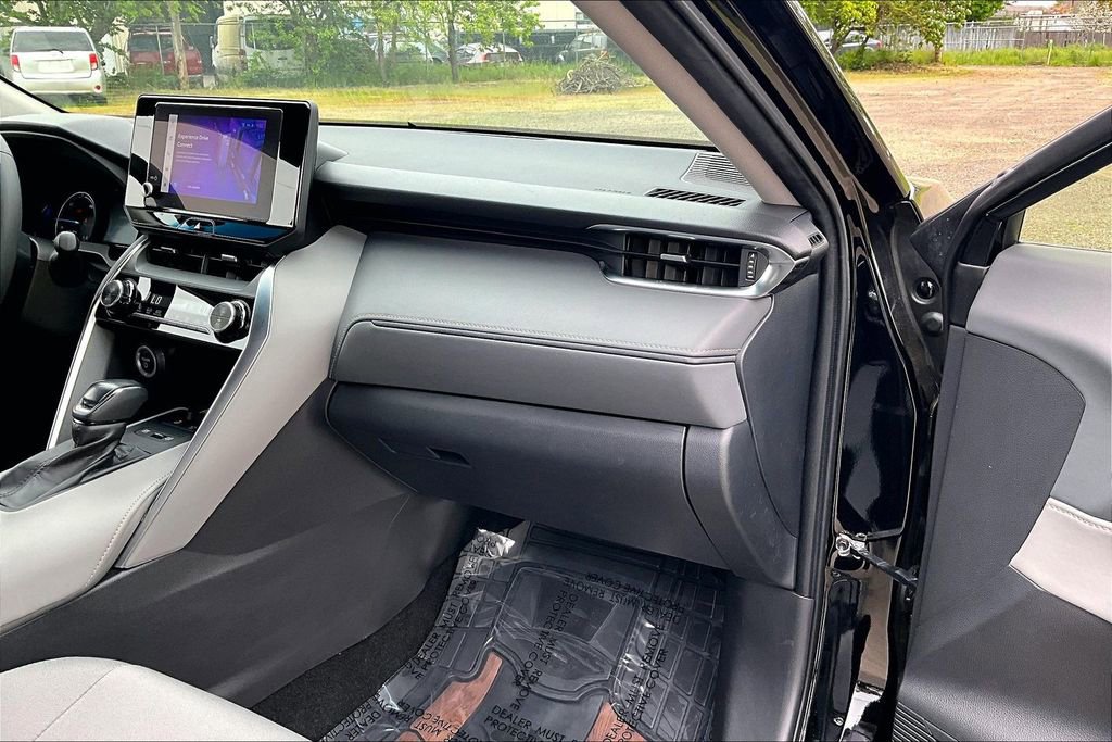 Used 2023 Toyota Venza LE AWD/4WD image 19