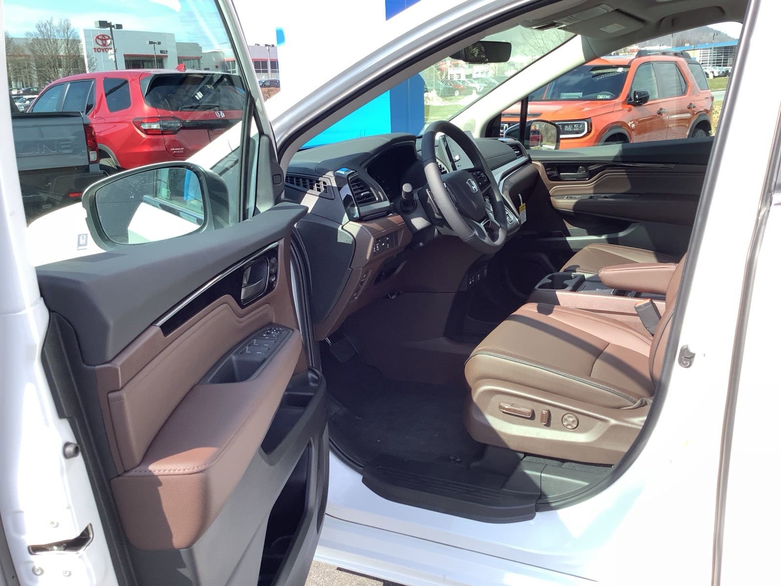 New 2026 Honda Odyssey Touring image 11