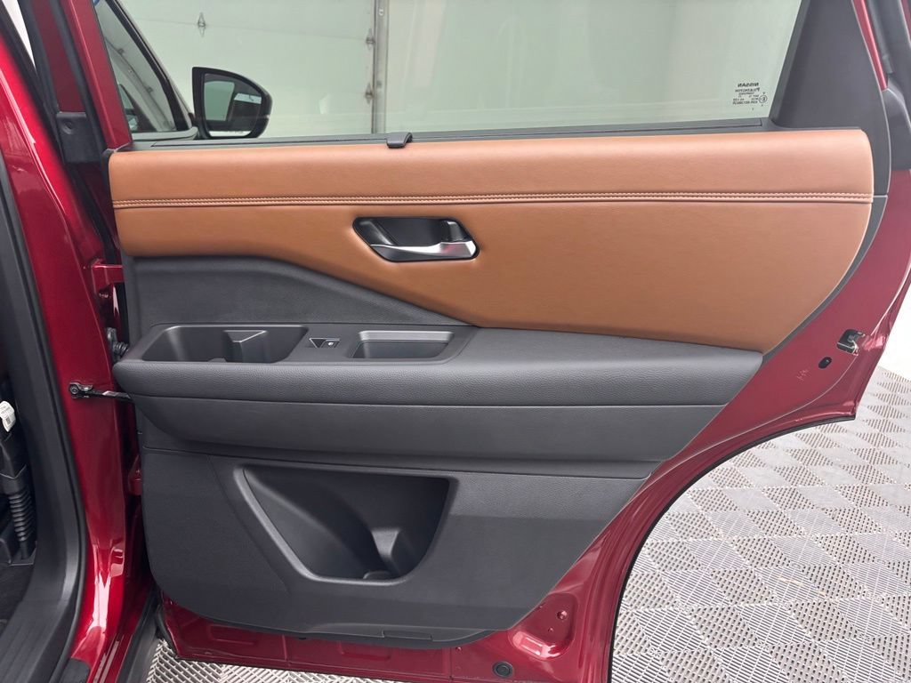 Used 2023 Nissan Pathfinder Platinum AWD/4WD image 44