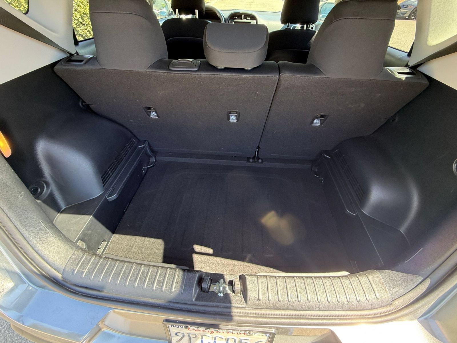 Used 2025 Kia Soul LX w/ LX Technology Package FWD image 27