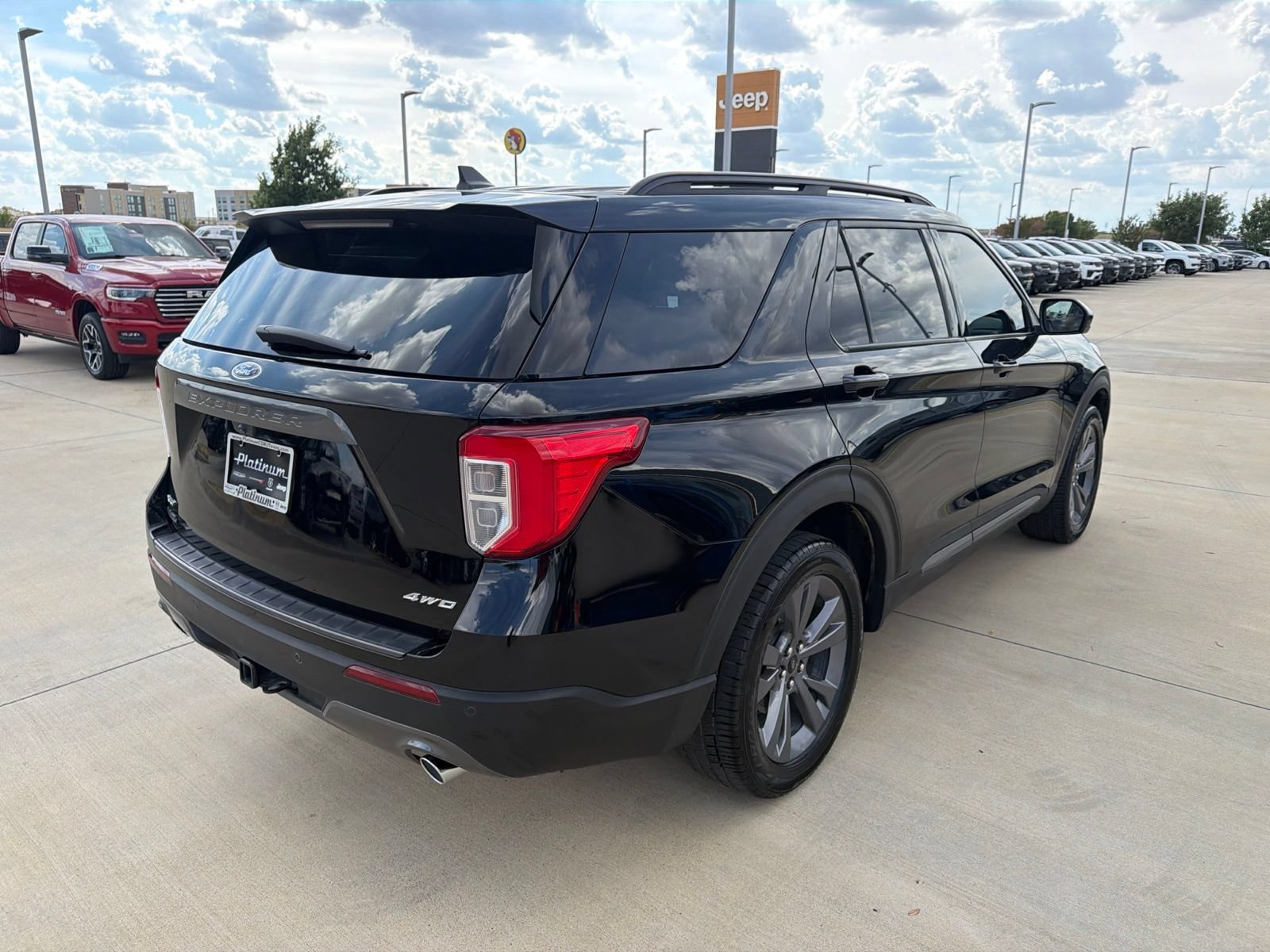 Used 2022 Ford Explorer XLT w/ Equipment Group 202A AWD/4WD image 5