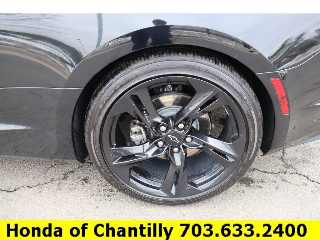 Used 2021 Chevrolet Camaro LT w/ RS Package image 21