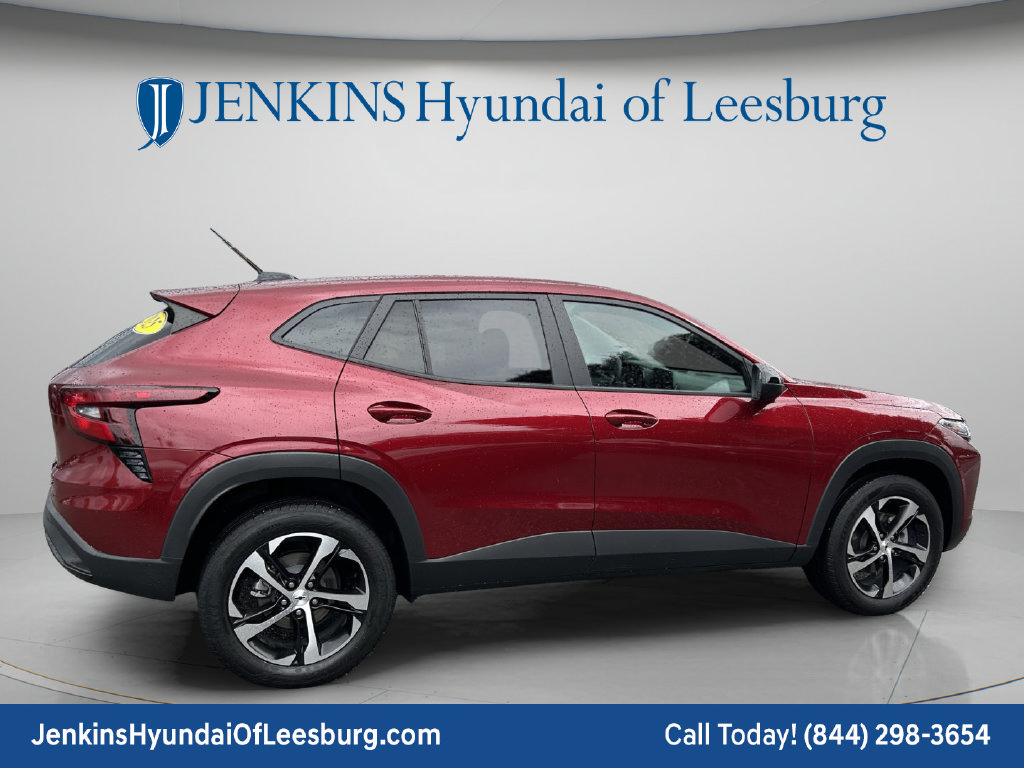 Used 2025 Chevrolet Trax RS w/ Driver Confidence Package FWD image 4
