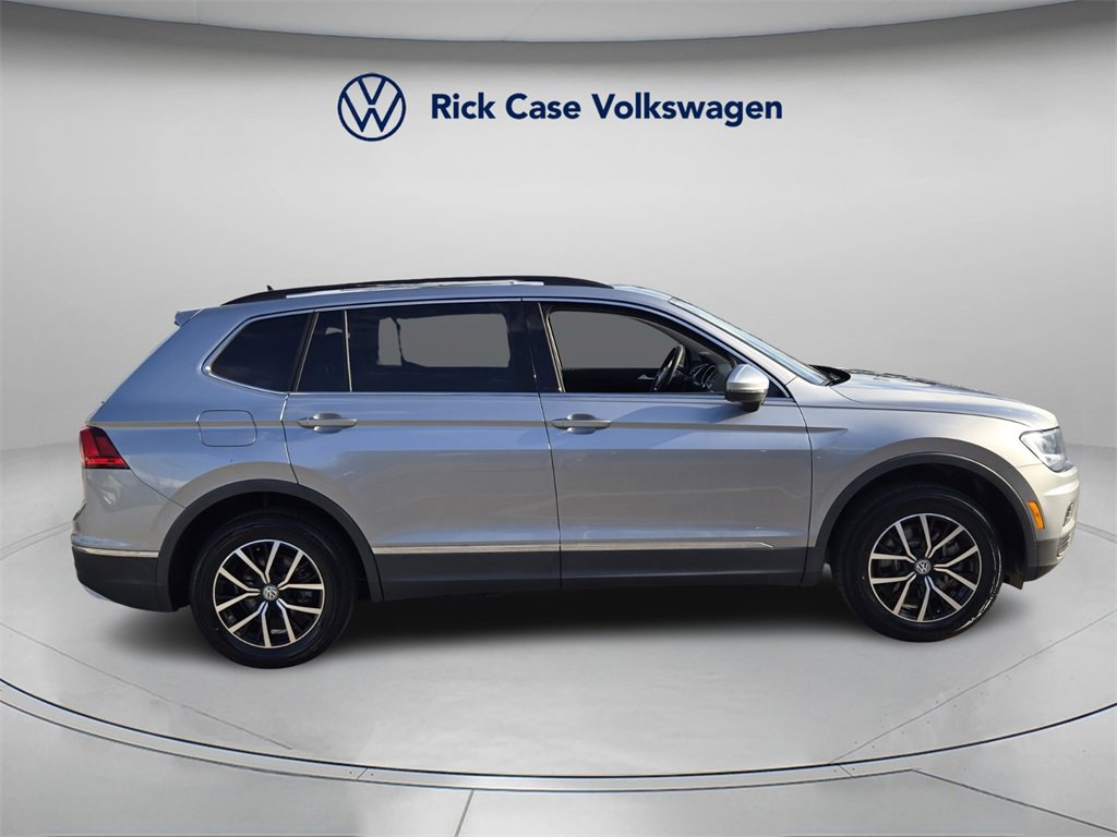 Used 2021 Volkswagen Tiguan SE w/ Panoramic Sunroof Package image 3