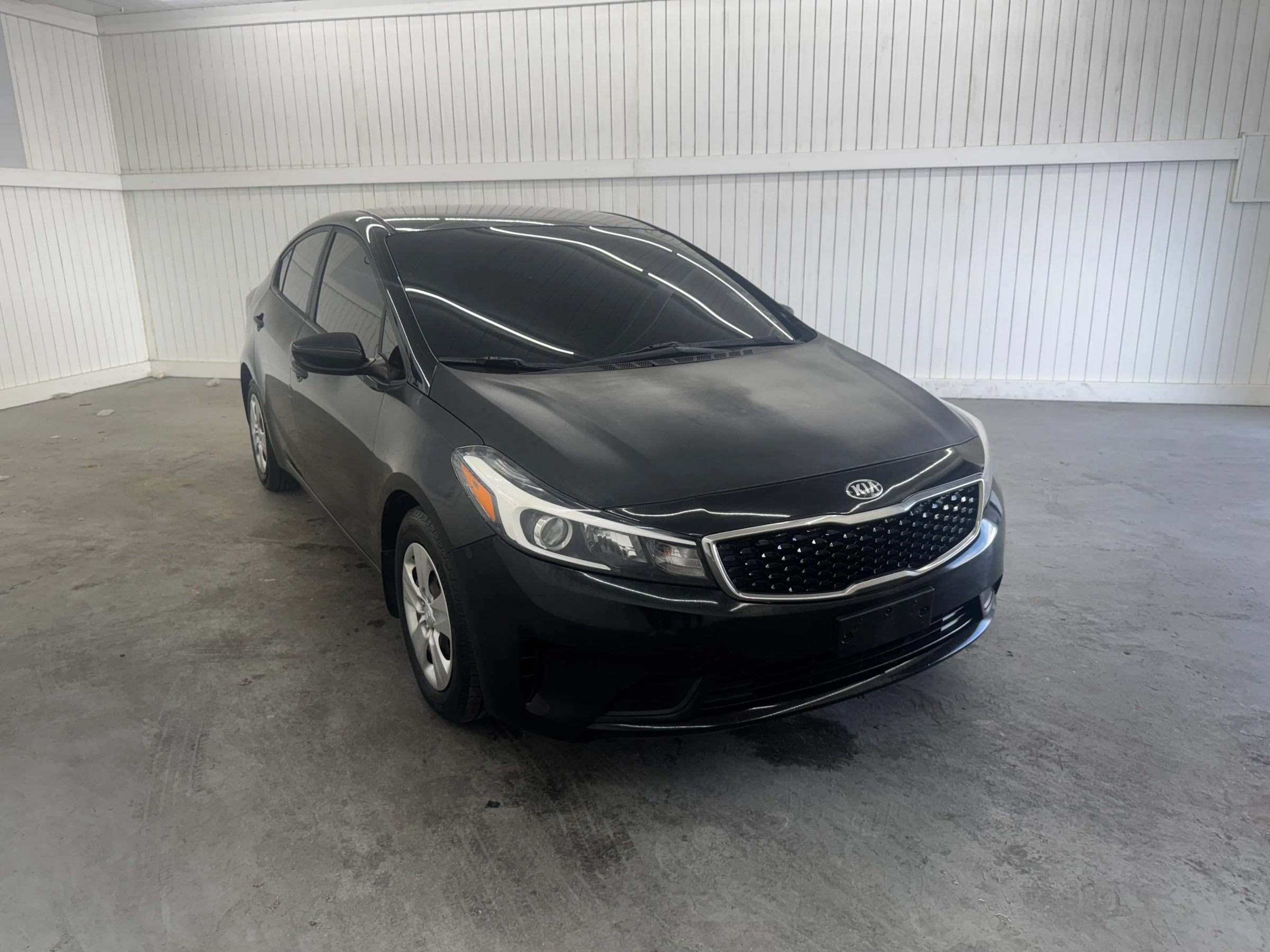Used 2017 Kia Forte LX FWD image 3