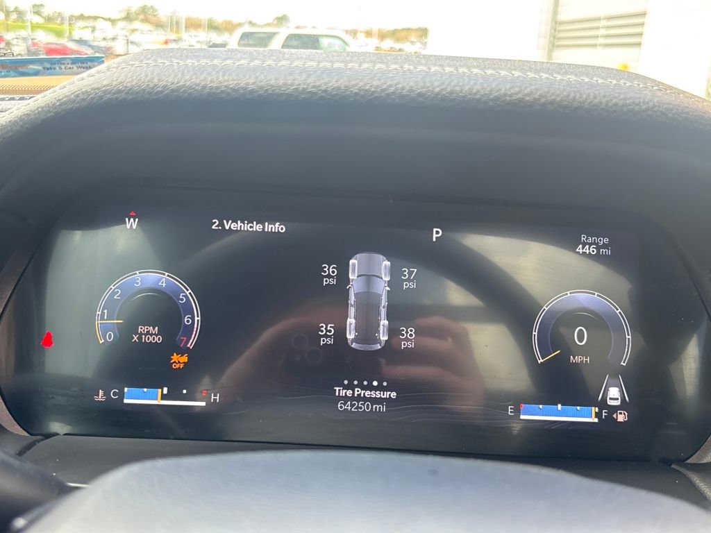 Used 2024 Jeep Grand Cherokee Limited w/ Luxury Tech Group II image 18