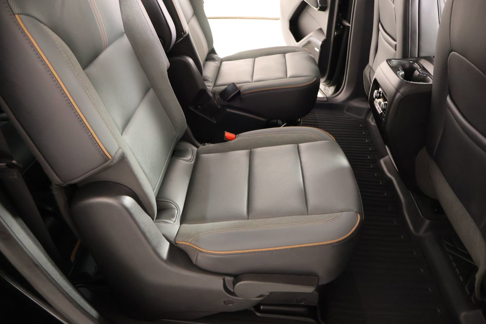 Used 2025 GMC Acadia AT4 AWD/4WD image 15