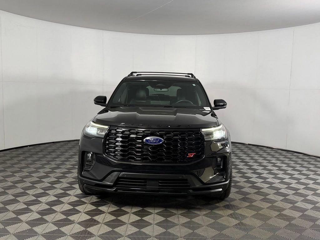 Used 2025 Ford Explorer ST AWD/4WD image 5