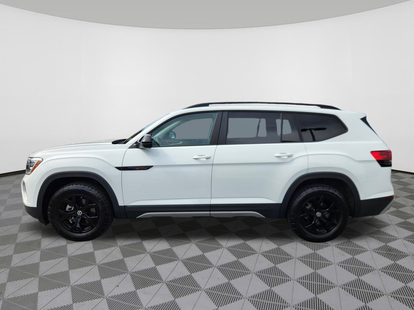 Certified 2025 Volkswagen Atlas Peak Edition SE AWD/4WD image 5