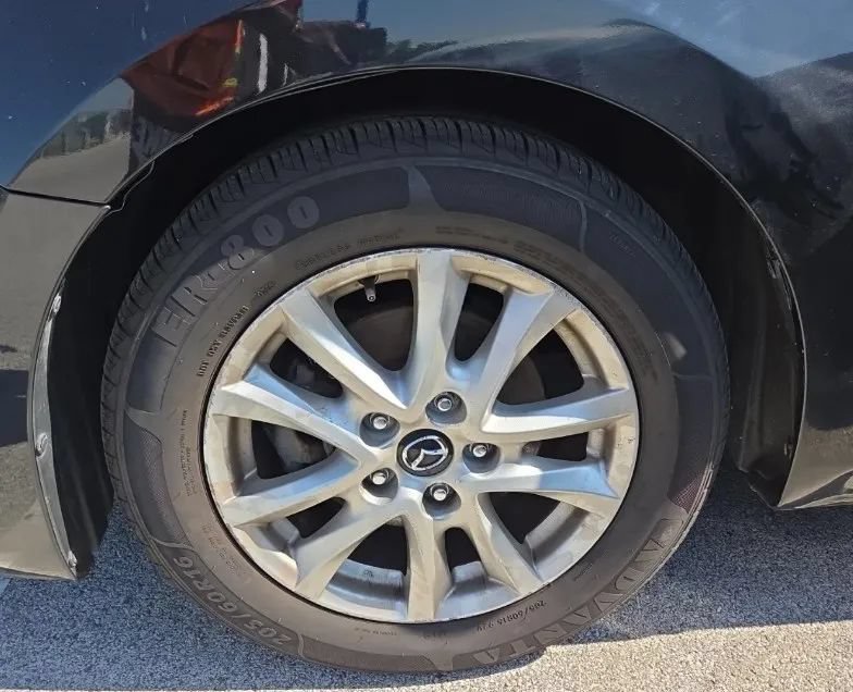 Used 2014 MAZDA MAZDA3 i Touring w/ Moonroof Package 1 FWD image 3