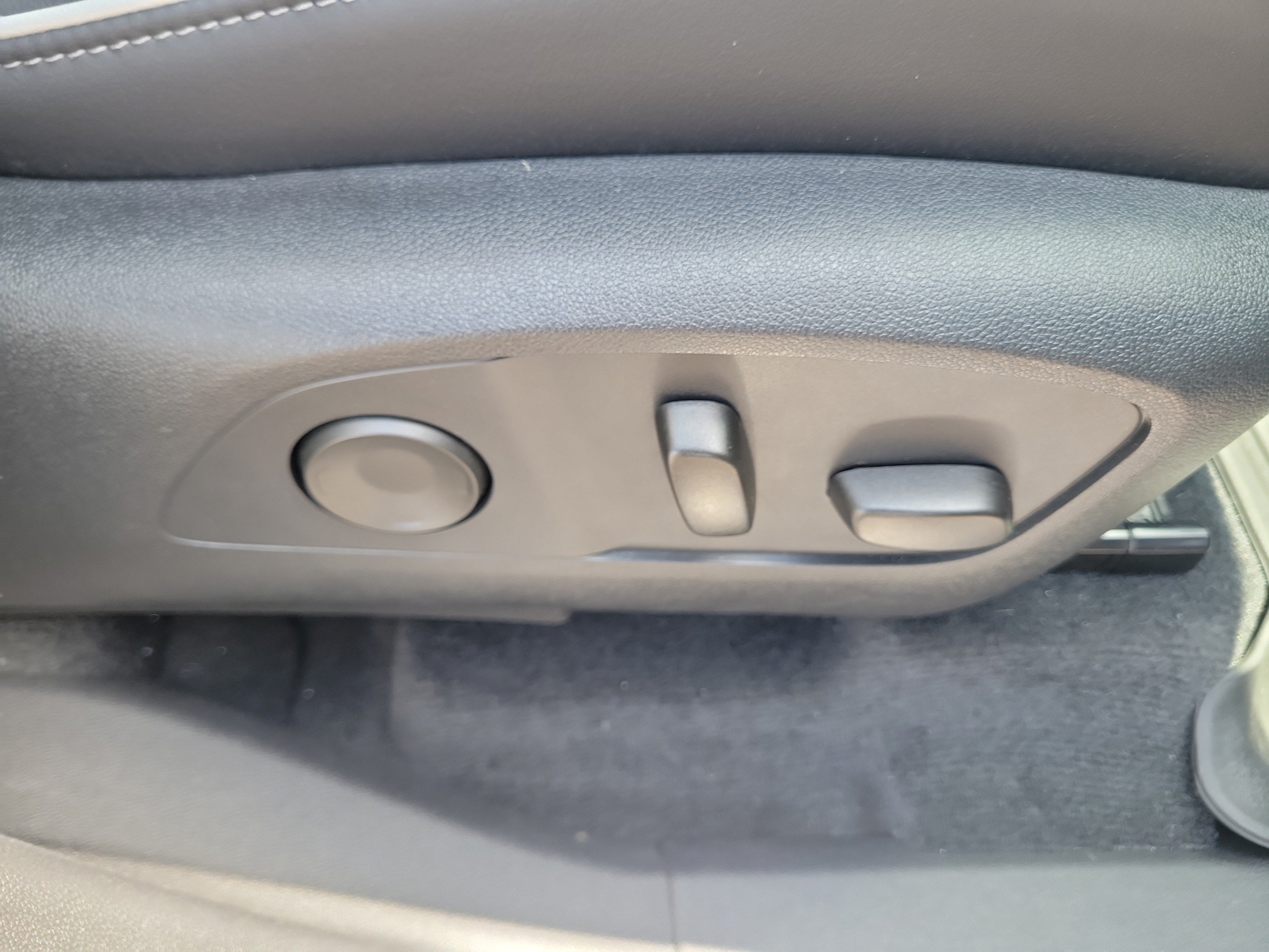 Used 2025 Buick Enclave Preferred AWD/4WD image 19