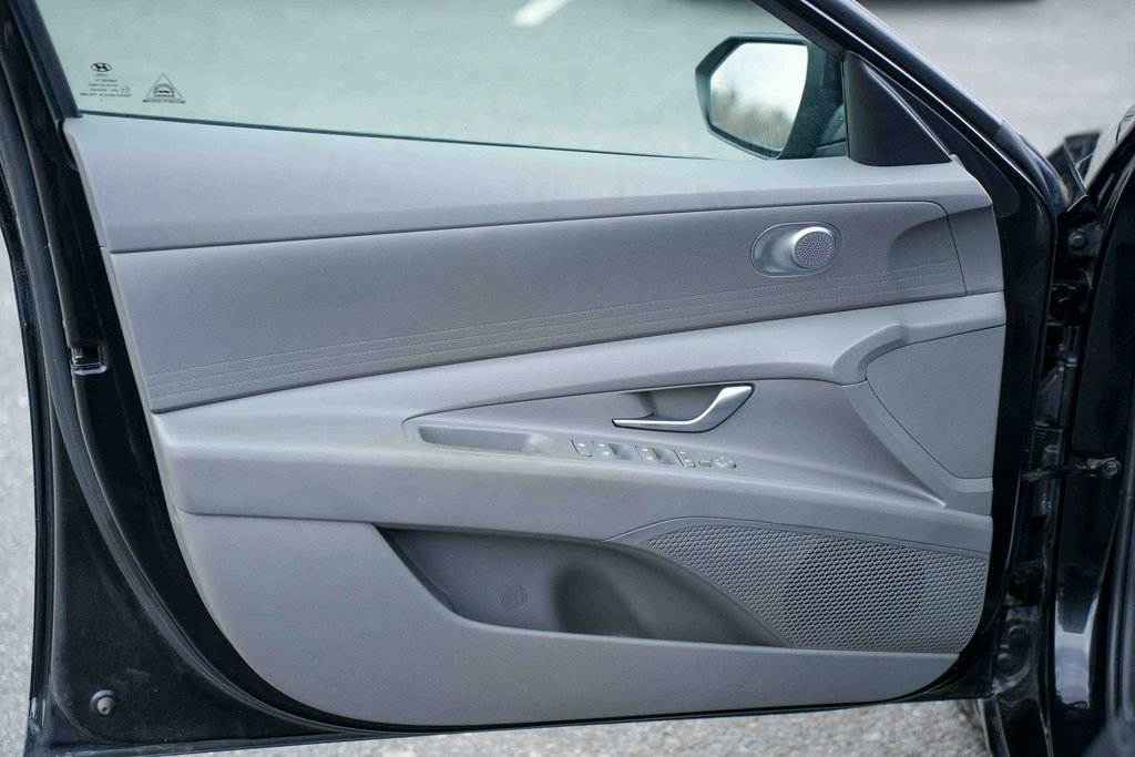 Used 2022 Hyundai Elantra SEL image 14