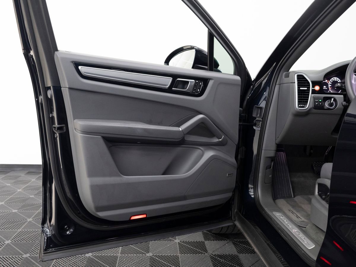 Certified 2023 Porsche Cayenne Coupe image 11