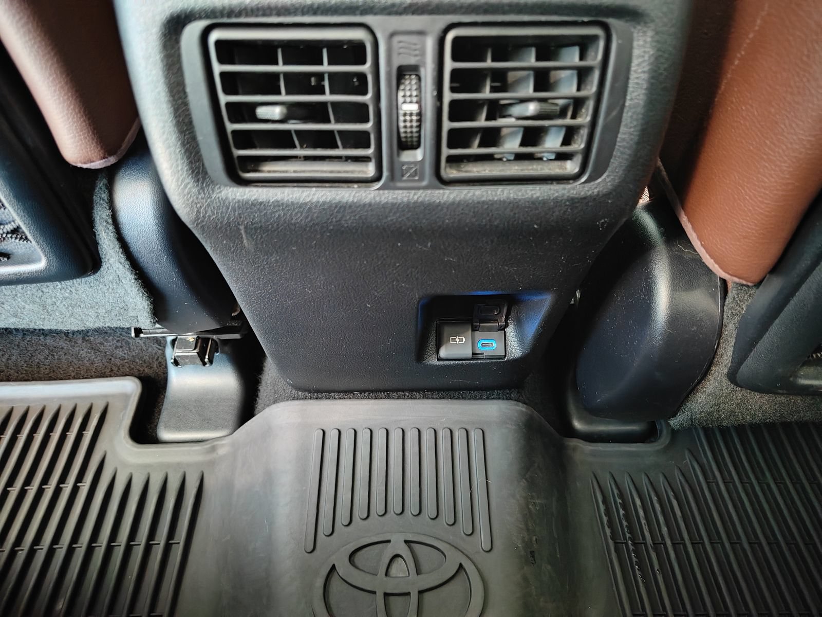 Used 2023 Toyota 4Runner Limited AWD/4WD image 30