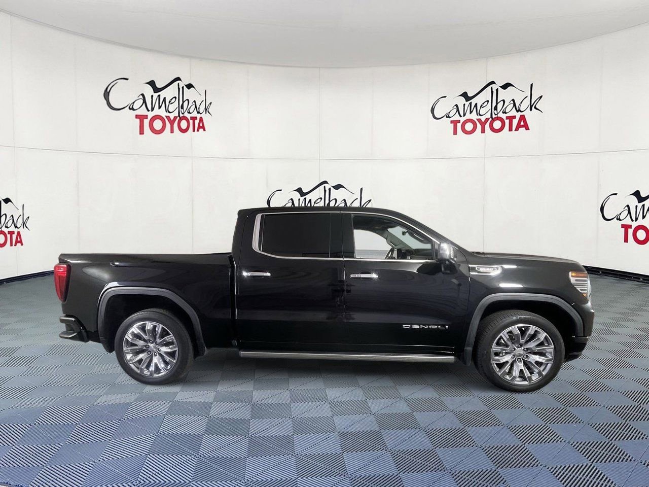 Used 2023 GMC Sierra 1500 Denali w/ Denali Reserve Package AWD/4WD image 8